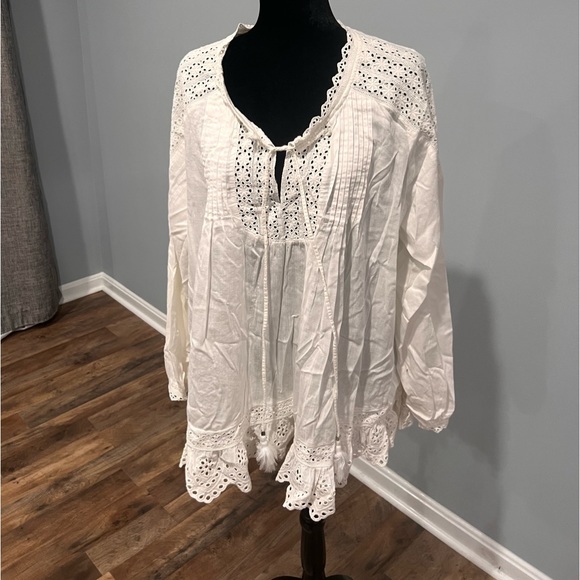 Loose flowy white blouse! 
All over detailed white blouse! - Picture 2 of 8